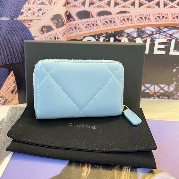 Auth CHANEL Wallet • Cardholder Pouch in Quilted Blue Lambskin Authentic Chanel - Picture 2 of 13